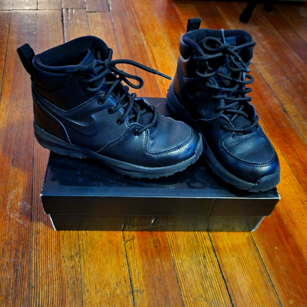 Boys Manoa Nike Boots